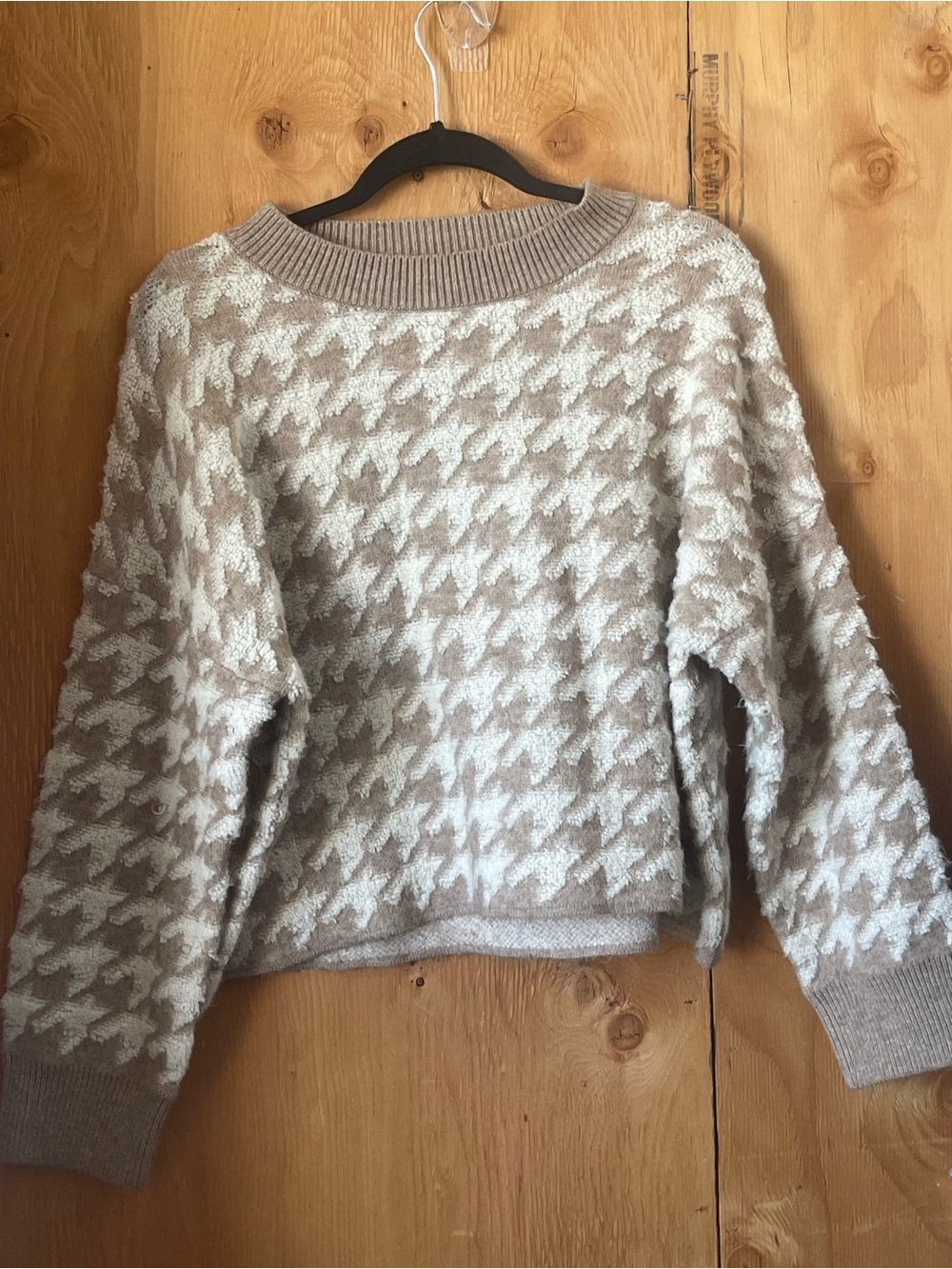 Max Studio Men’s Neutral Tan Crewneck Sweater